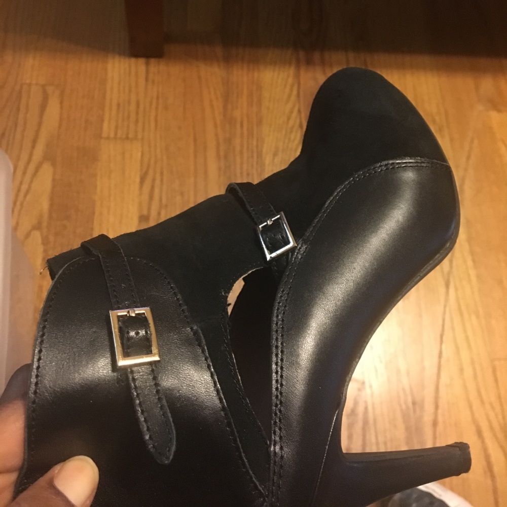 SOLD❣️Genuine Leather Booties Size 7